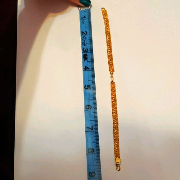 SOLD!! Gold-Toned Chain-link Bracelet w/ Hearts 🔴 - Picture 6 of 8